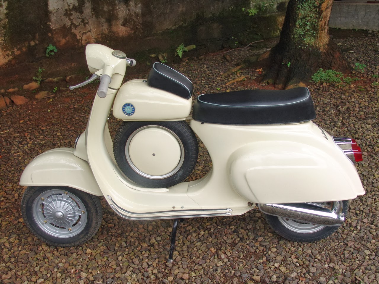 Vespa 90SS Cream Super Sprint – badge